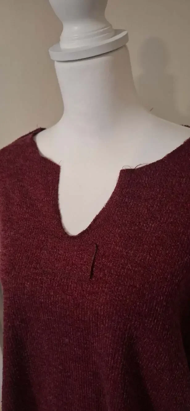 Minimalist Womens Sz. S, Burgundy Knit V Neck,Drop Shoulder, Cuffs, Lagenlook